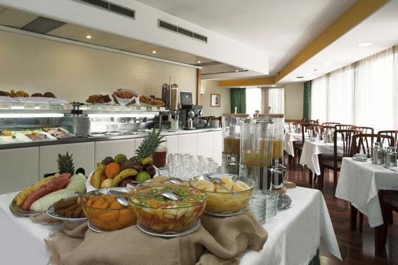 Husa Moncloa Madrid Restoran gambar